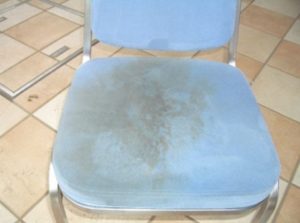 椅子のクリーニング-前-千葉のソファーのクリーニングならアーネストへ
